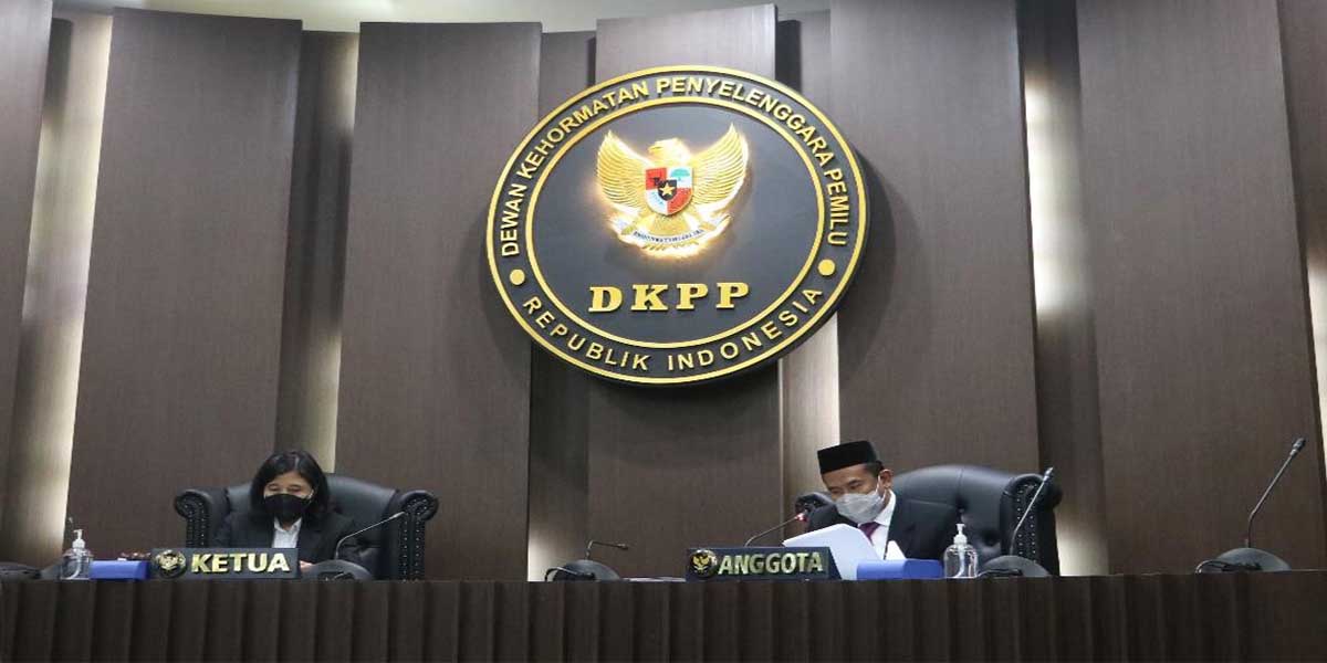 ketua-kpu-boven-digoel-diberhentikan-sementara
